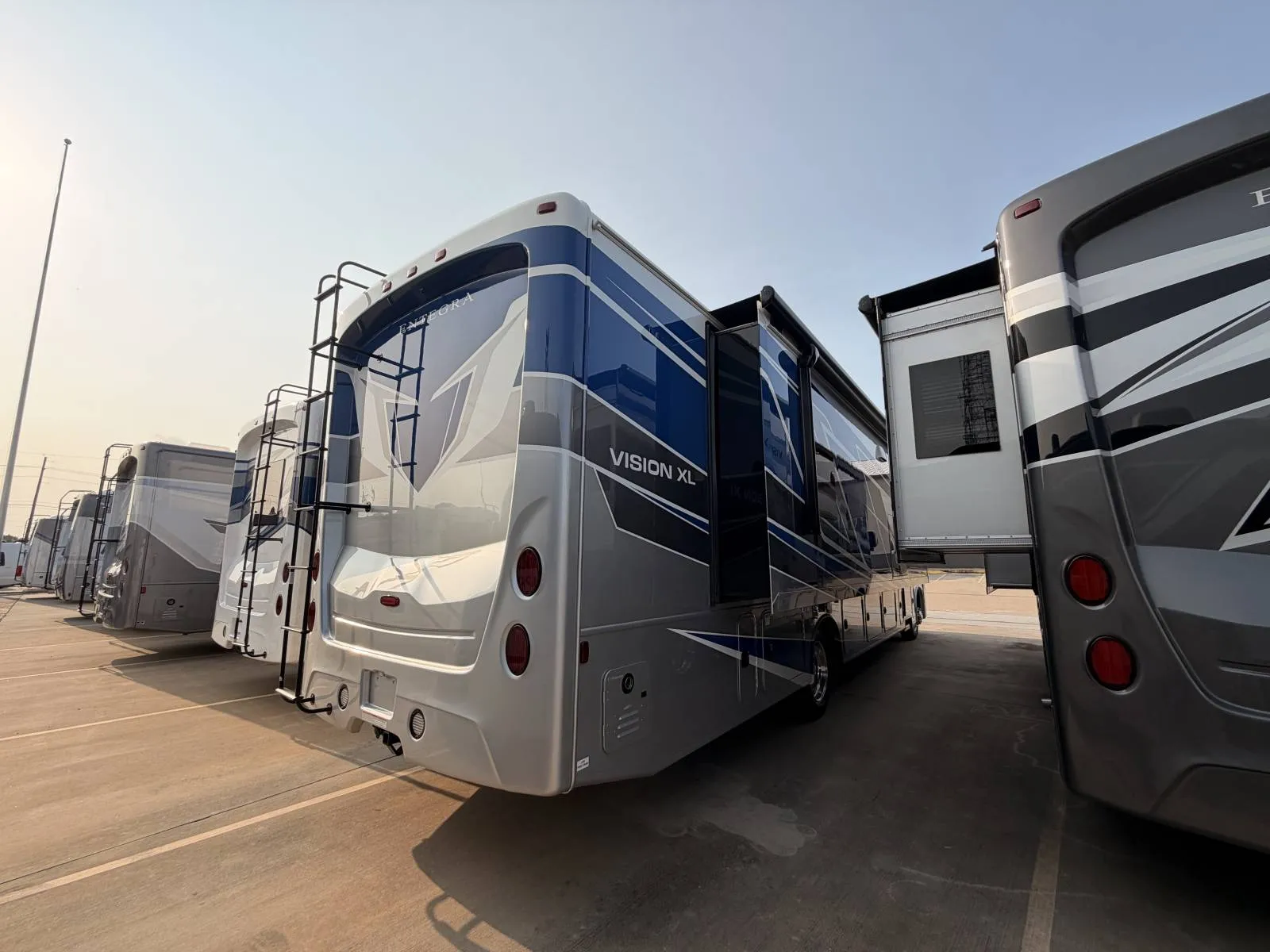2027 Entegra Coach Vision XL 36C - Photo 4