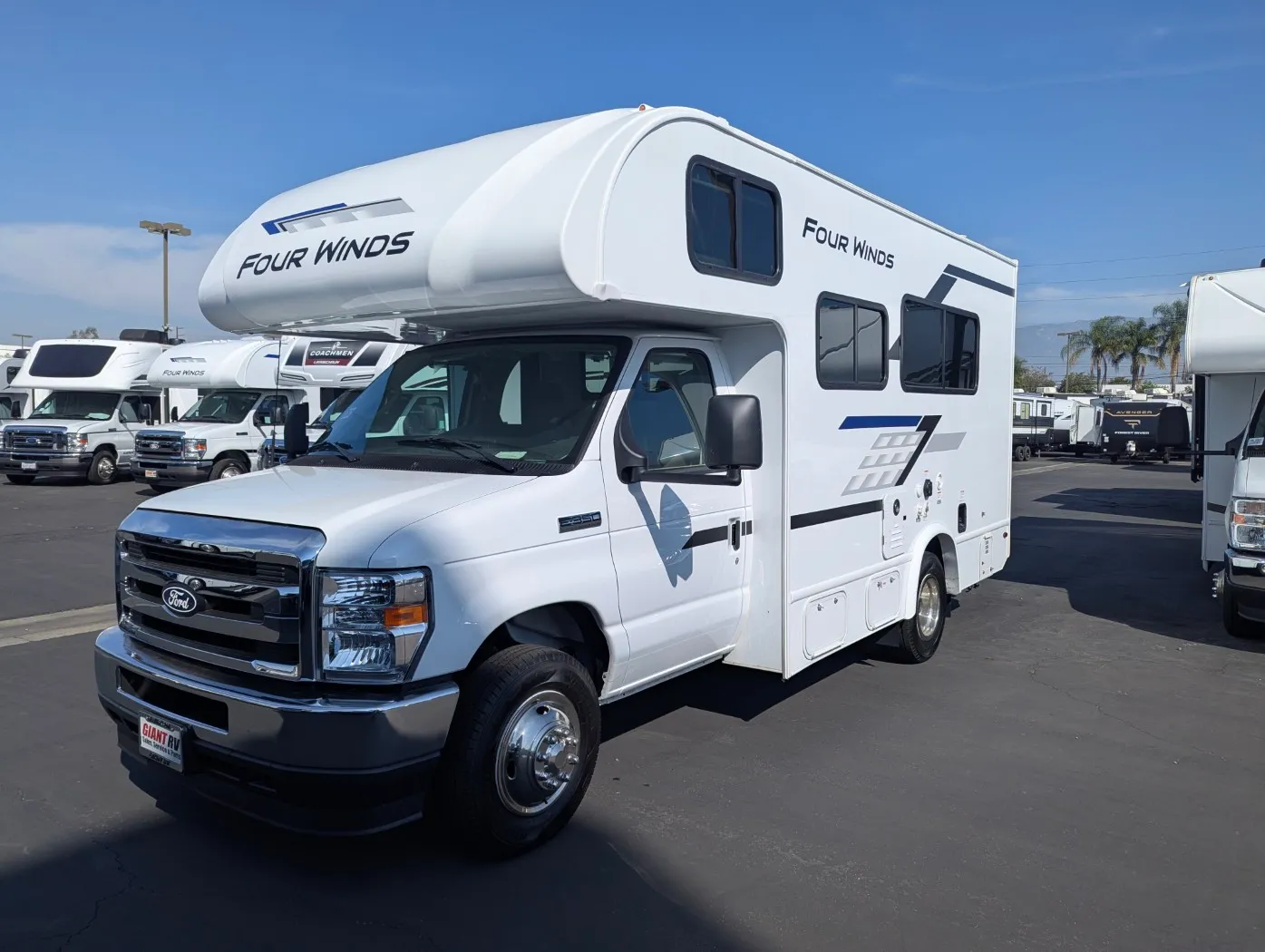2026 Thor Motor Coach Four Winds 19X - Photo 4