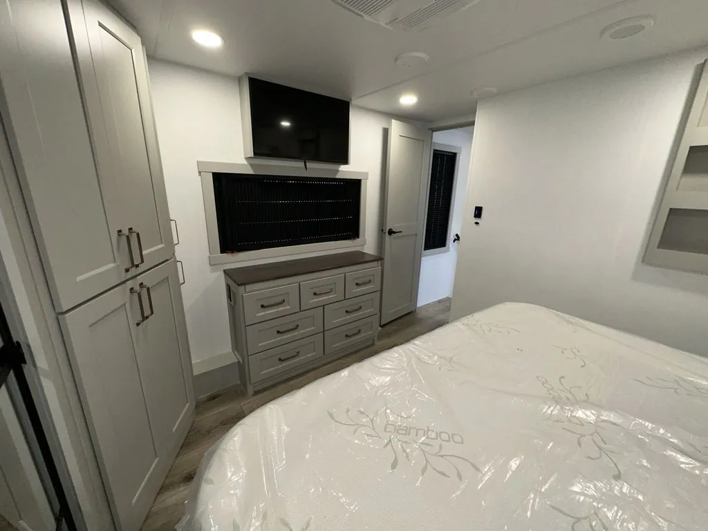 2026 Brinkley Model G 3970, Photos photo 33