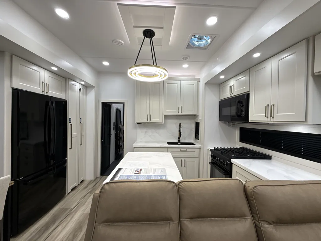 2027 Brinkley Model G 3970, Photos photo 11