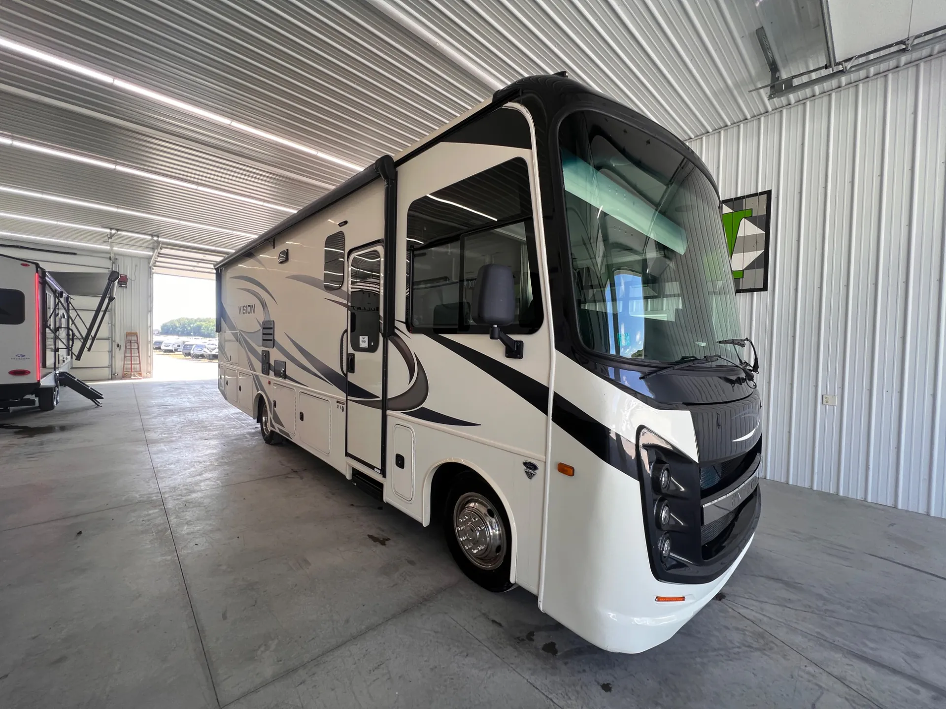 2022 Entegra Coach Vision 31V - Photo 2