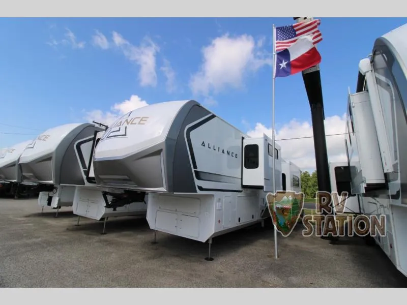 2027 Alliance RV Paradigm 382RK - Photo 3