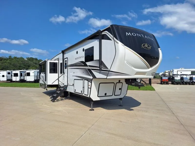 2025 Keystone Montana 3623EB - Photo 2
