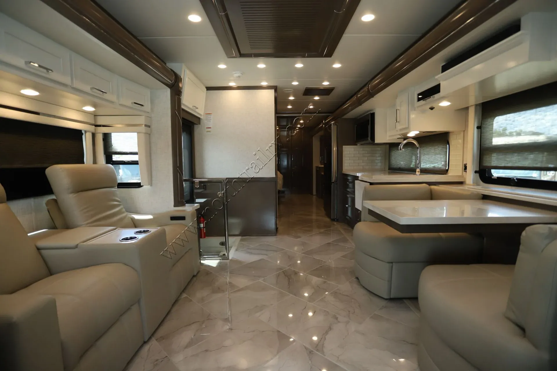 2027 Newmar Supreme Aire 3827 - Photo 4