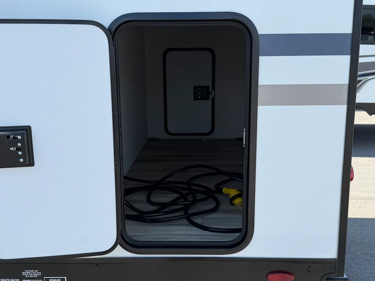 2026 Venture RV SportTrek Stinger STS222VUD - Photo 4
