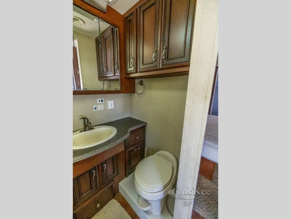 2013 Newmar Canyon Star 3920 - Photo 3