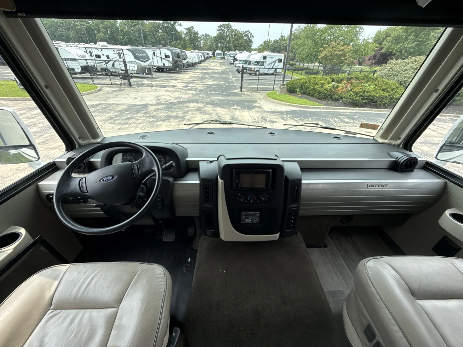 2019 Winnebago Intent 29L — living area main