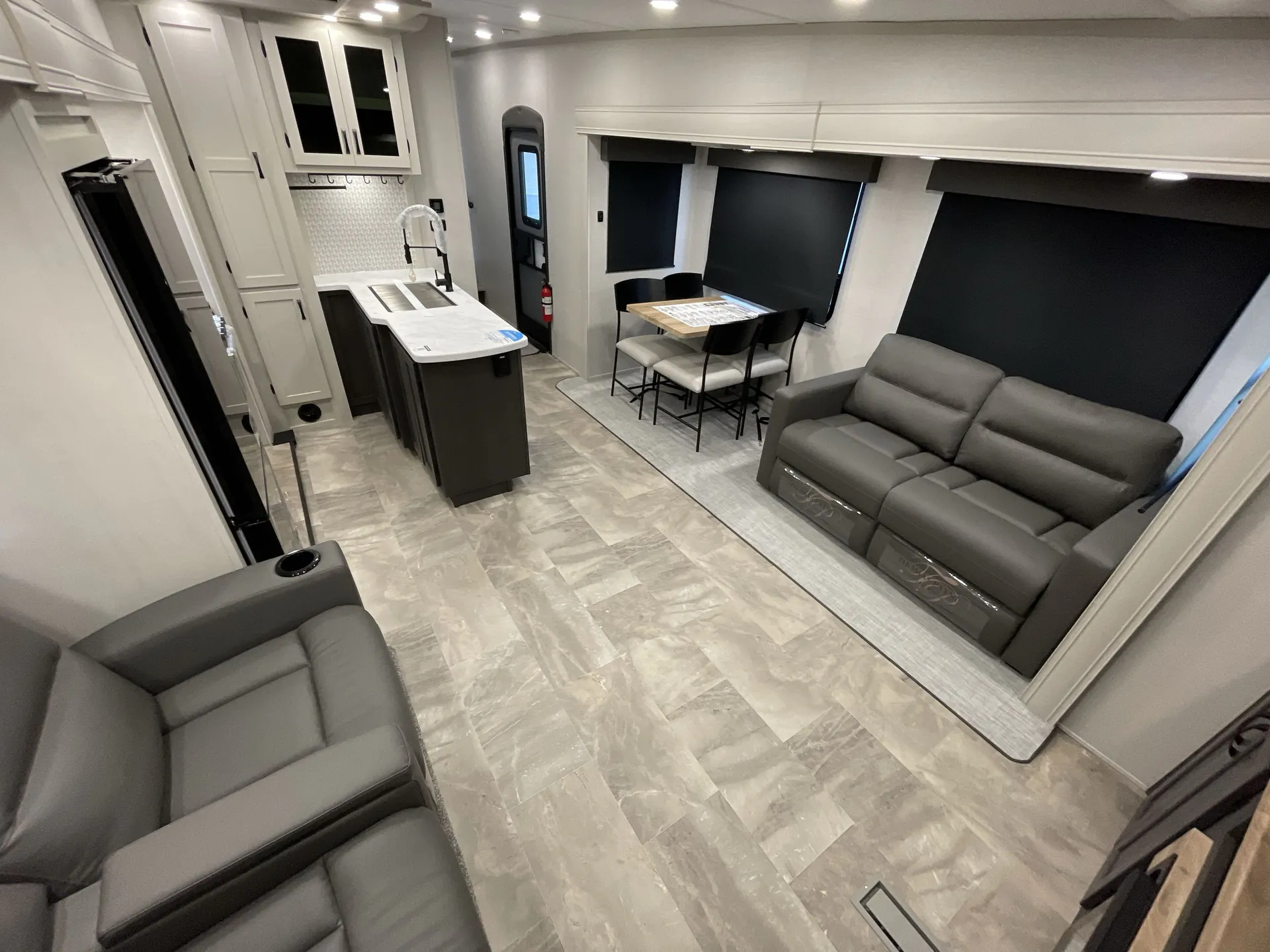 2026 shasta Phoenix Lite 30BHS — living area main