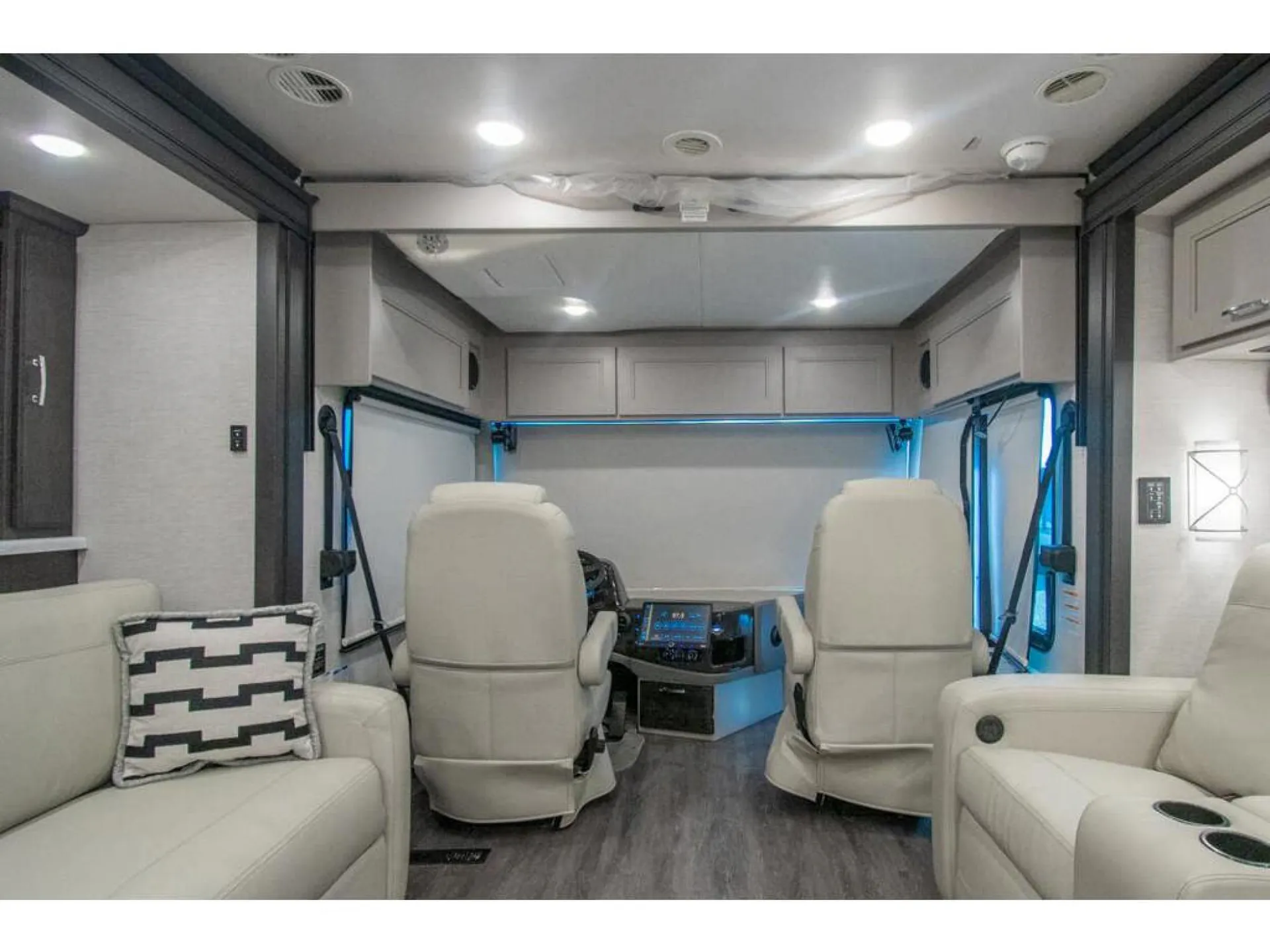 2026 Thor Motor Coach Riviera 38RB - Photo 4