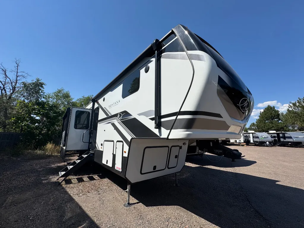 2024 Keystone Montana High Country 389BH - Photo 2