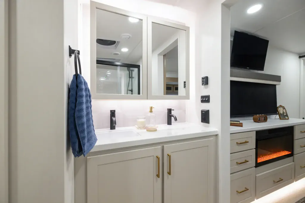 2027 Forest River Rockwood Signature 401SFB, Photos photo 5