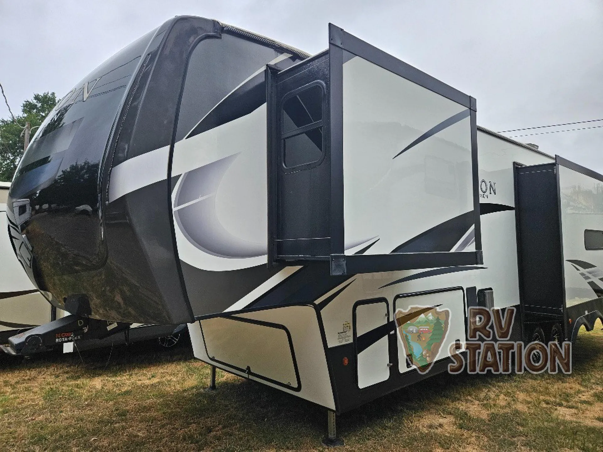 2022 Dutchmen Yukon 320RL - Photo 4