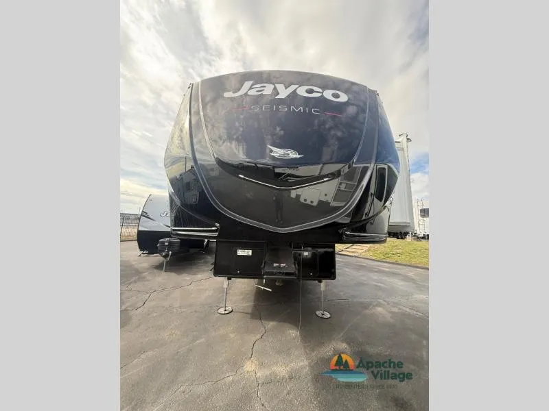 2026 Jayco Seismic 399 - Photo 3