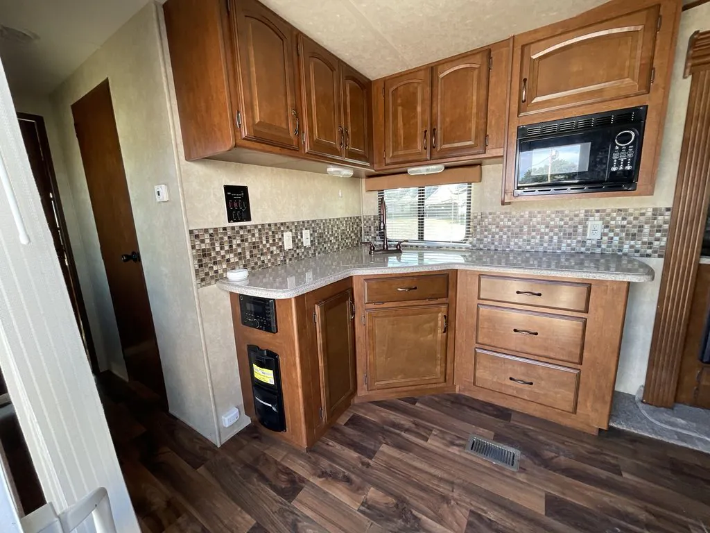 2015 Forest River Wildwood DLX 400FLT - Photo 4