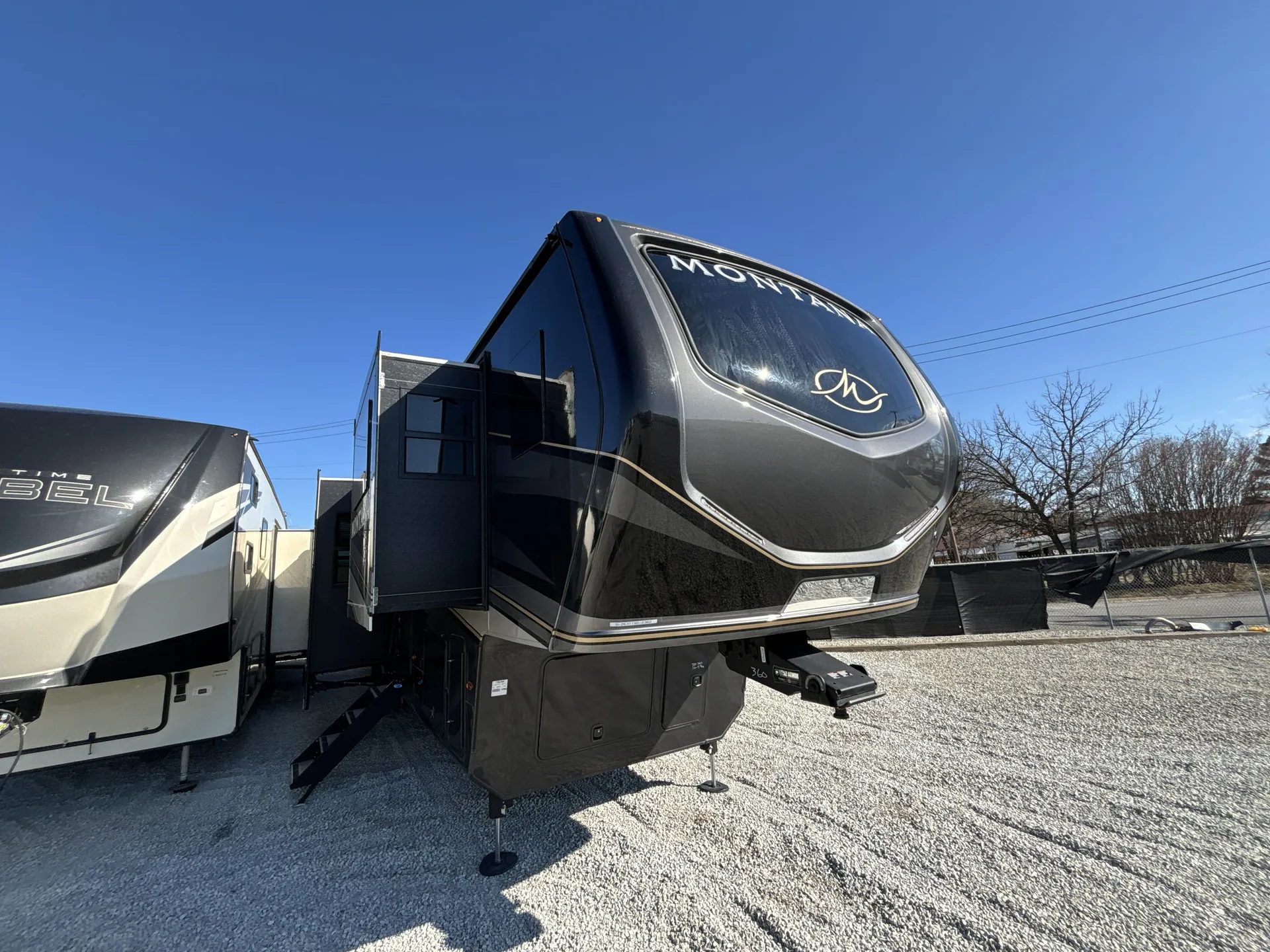 2025 Keystone Montana 3941FO - Photo 2