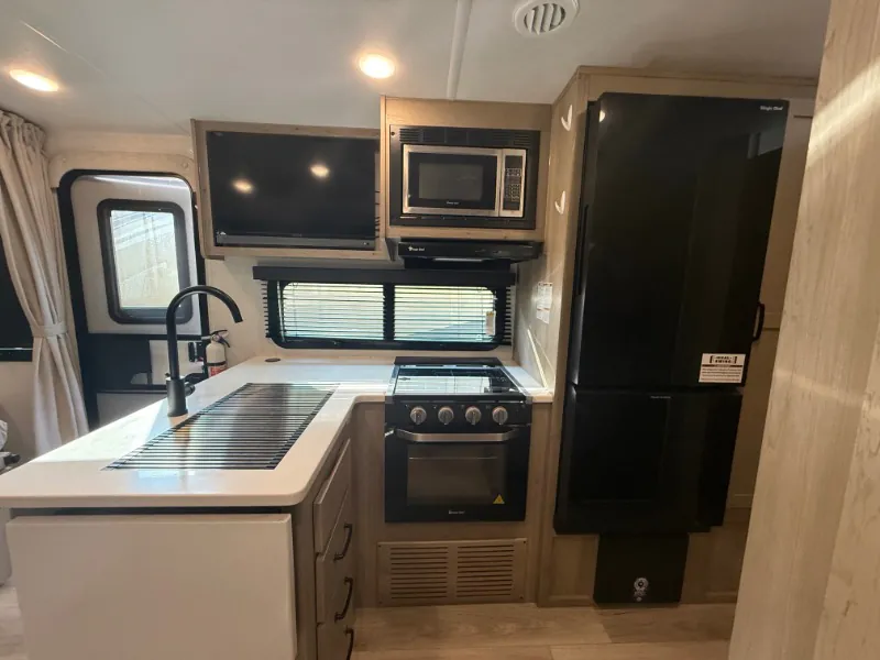 2025 Forest River Rockwood Mini Lite 2513S — Photo 5