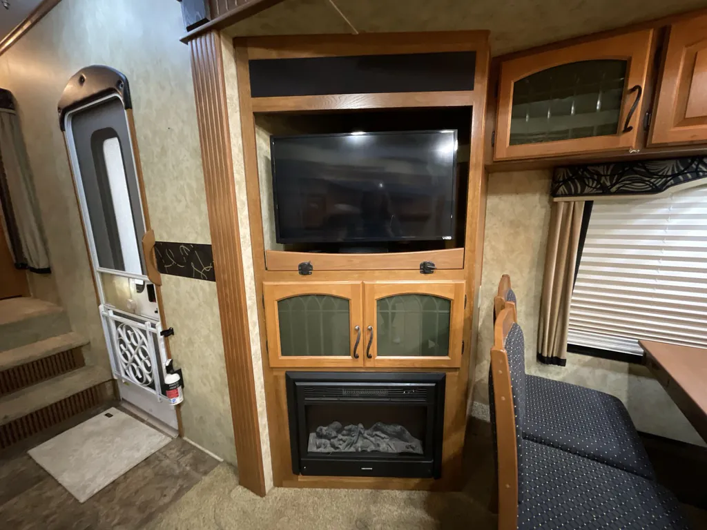 2013 Keystone Montana 3100RL, Photos photo 13