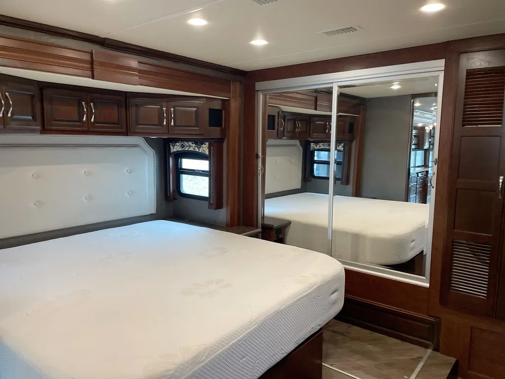 2017 Fleetwood Pace Arrow LXE 38F, Photos photo 15