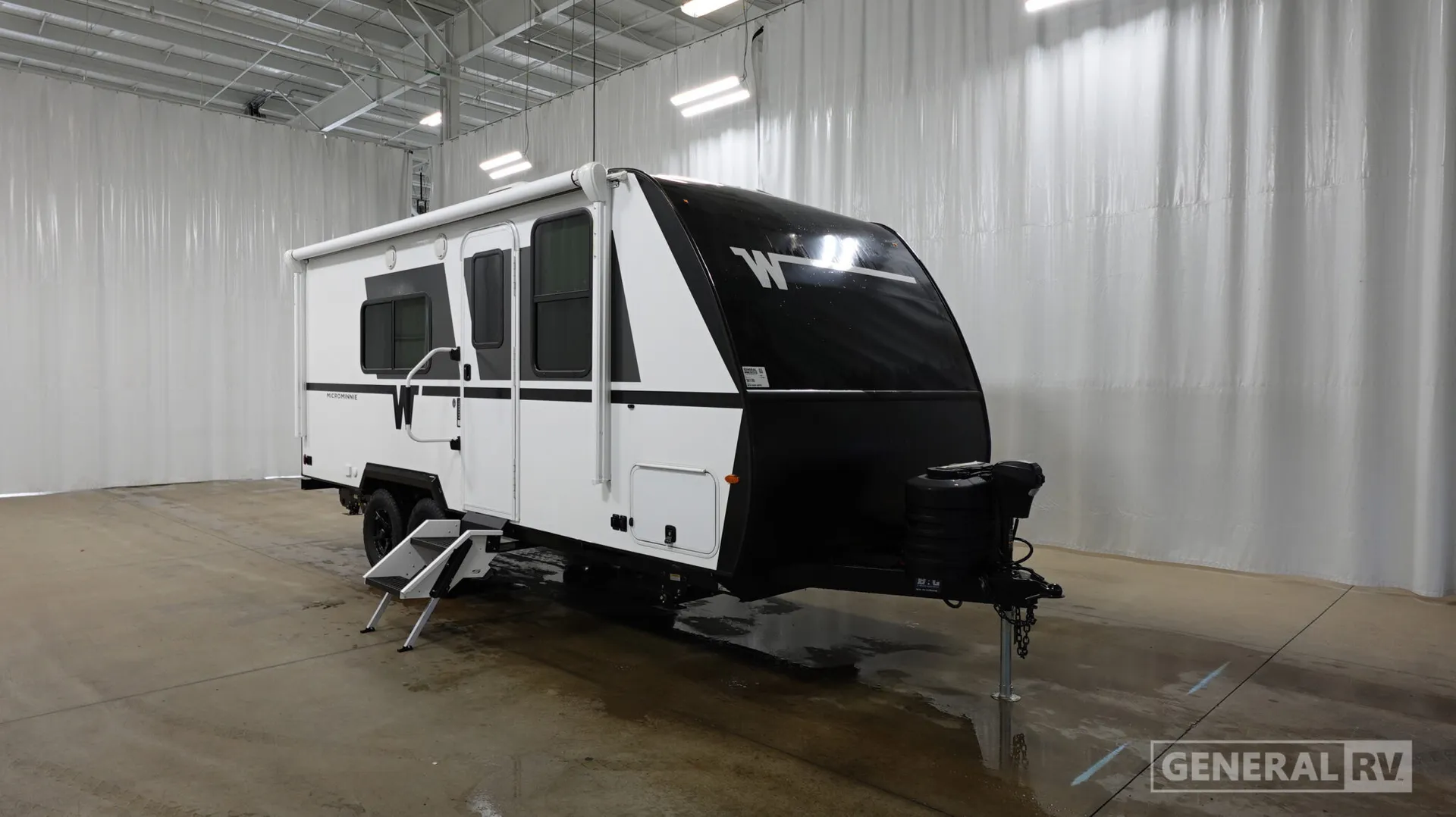 2027 Winnebago Micro Minnie 2000FRB - Photo 2