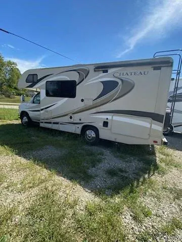 2016 Thor Motor Coach Chateau 22B - Photo 2