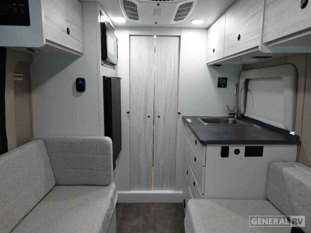 2026 Entegra Coach ARC 18C - Photo 3