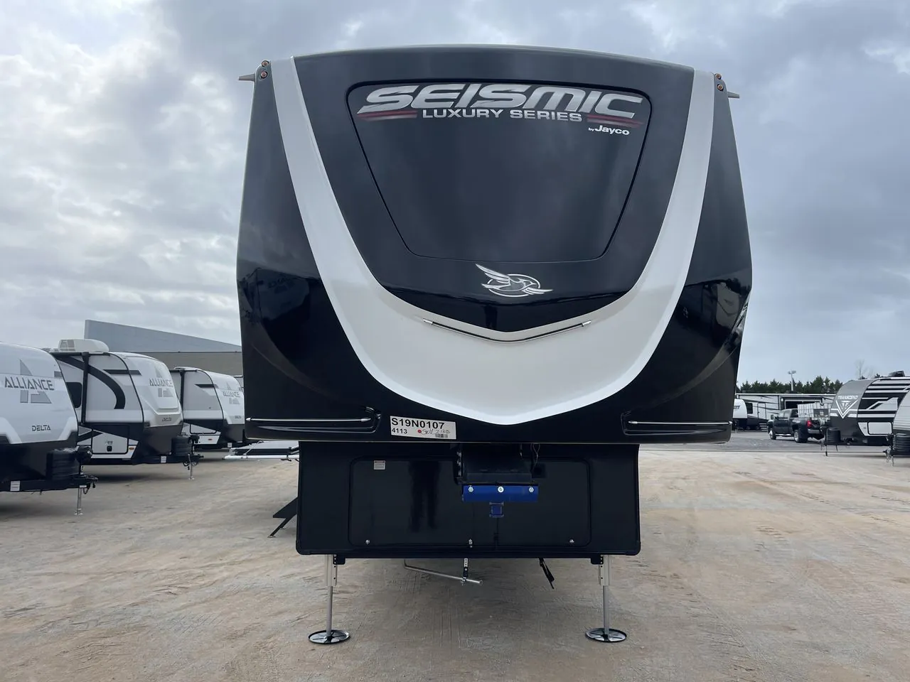 2025 Jayco Seismic Luxury Series 4113 - Photo 3
