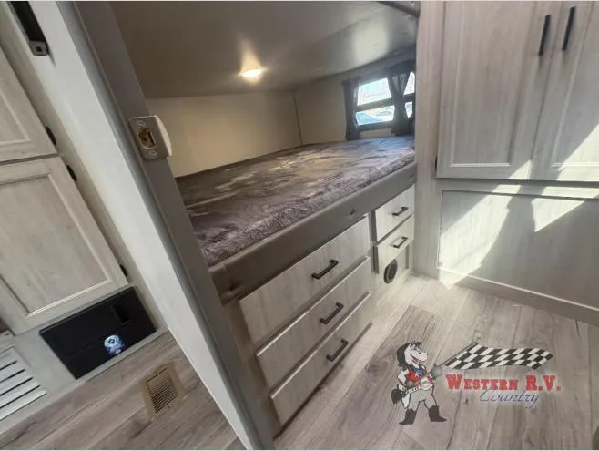 2026 Coachmen Catalina Legacy Edition 293TQBSCK - Photo 3