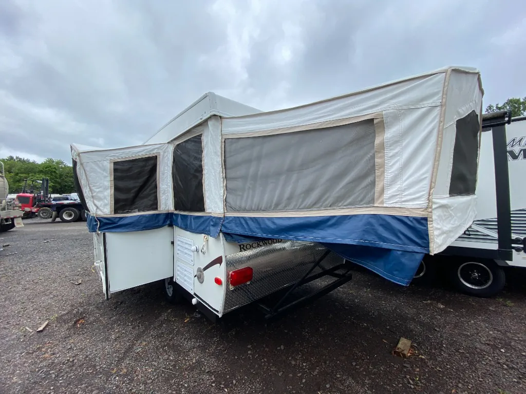 2006 Forest River Rockwood Premier 2516G — Photo 6