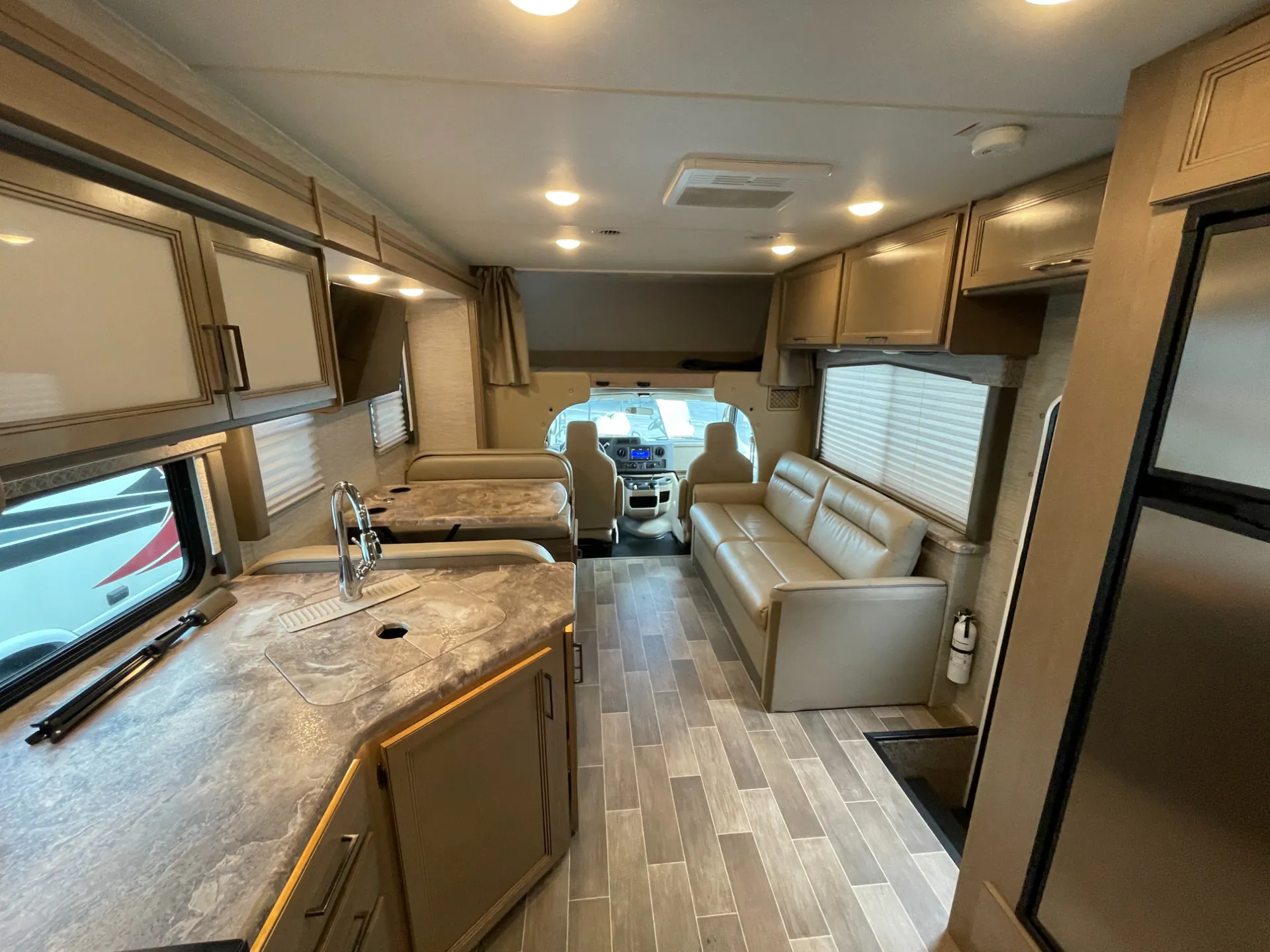 2022 Thor Motor Coach Chateau 31WV - Photo 3