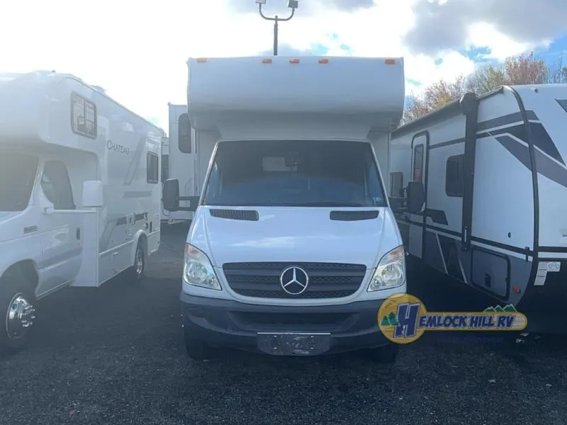 2009 Coachmen Freelander 2100CB - Photo 2