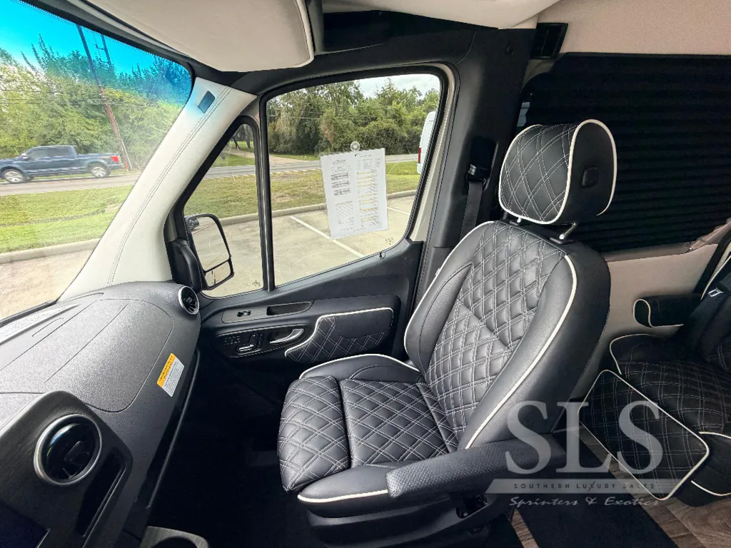 2025 Midwest Automotive Designs Luxe Cruiser D4, Photos photo 20