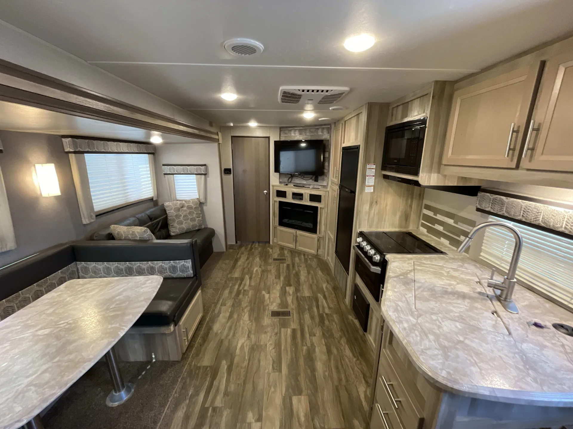 2021 Coachmen Catalina Legacy Edition 263BHSCK — living area main