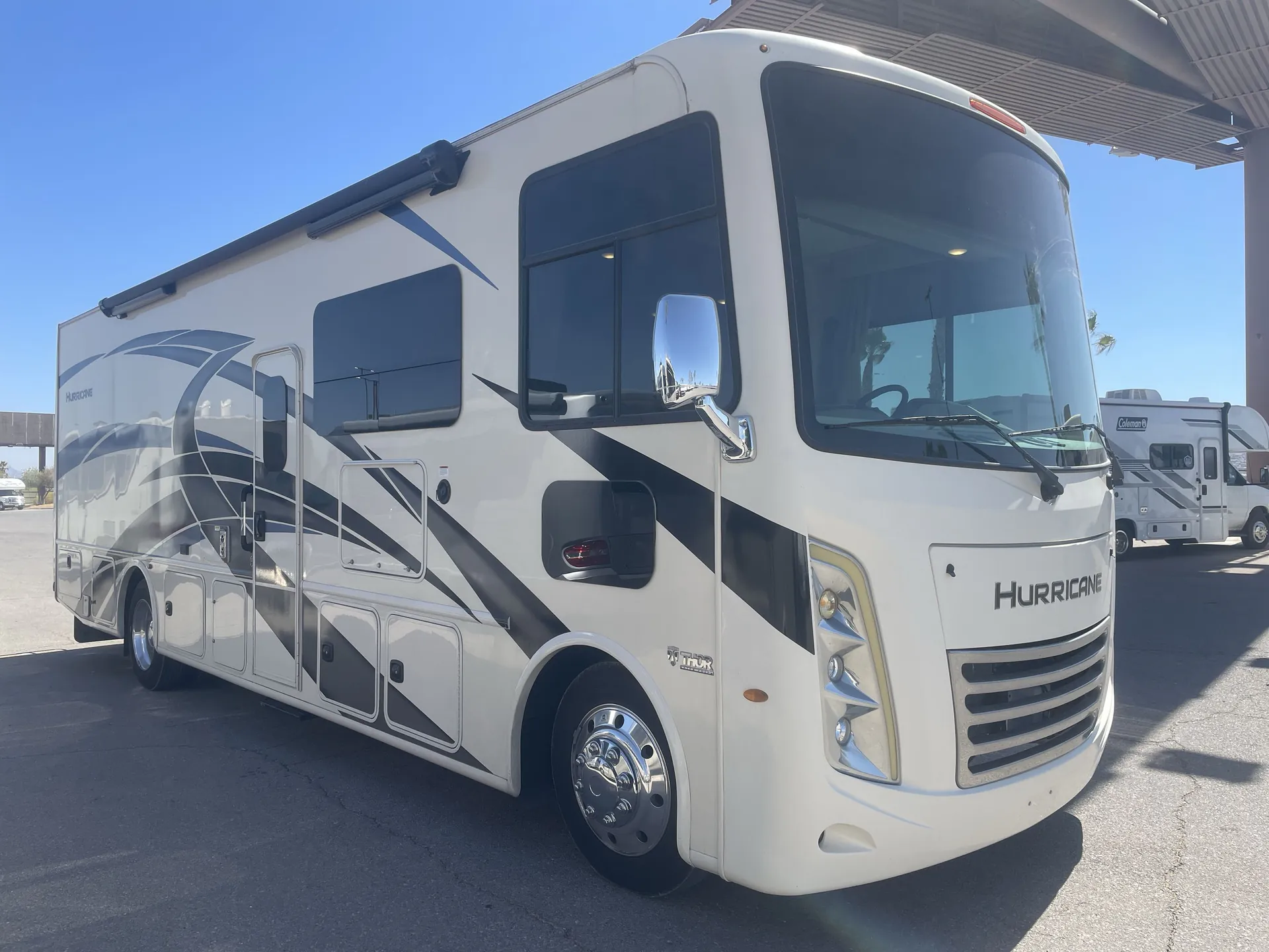 2022 Thor Motor Coach Hurricane 31C - Photo 2