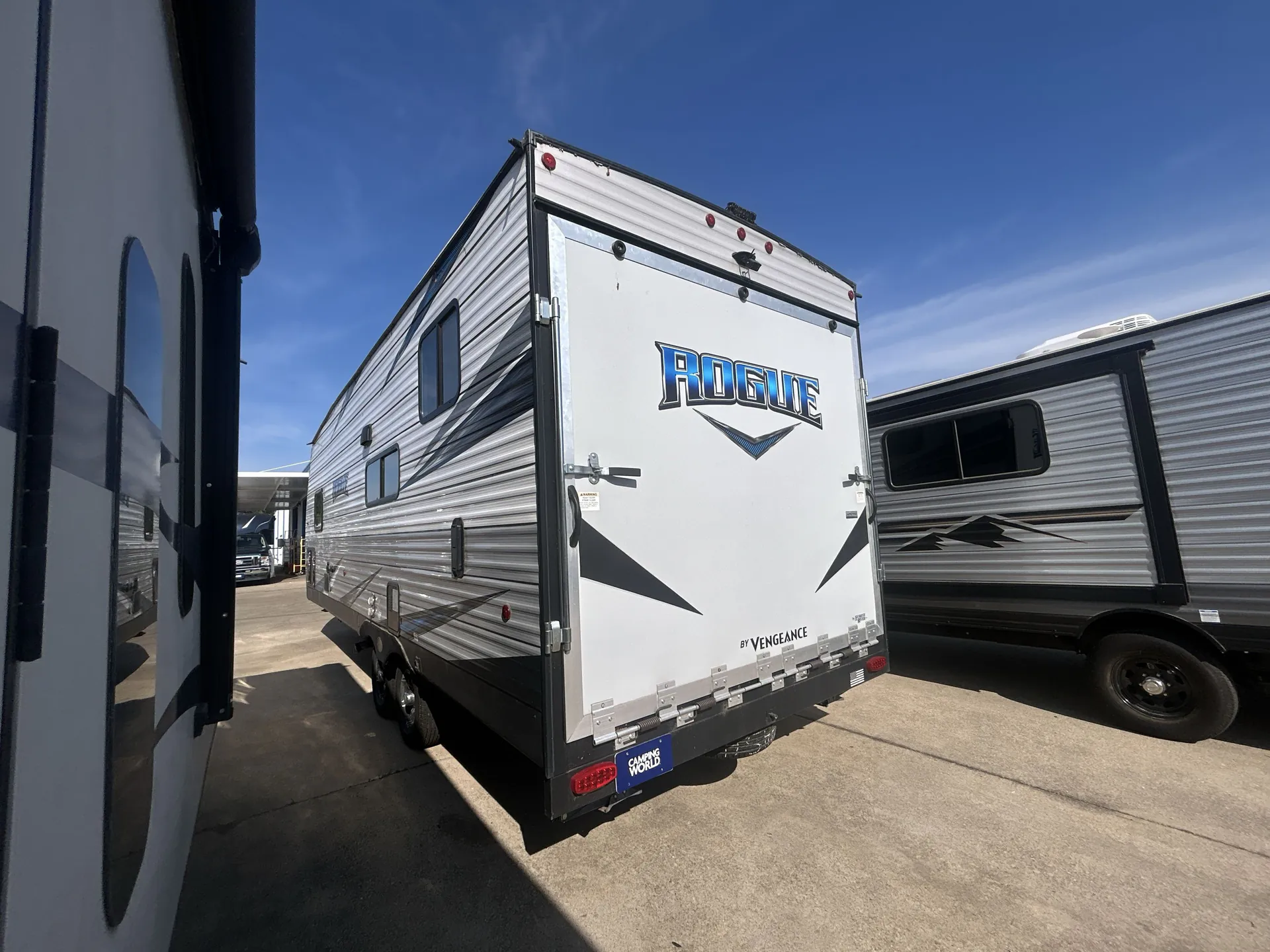 2020 Forest River Vengeance Rogue 25V — off campside