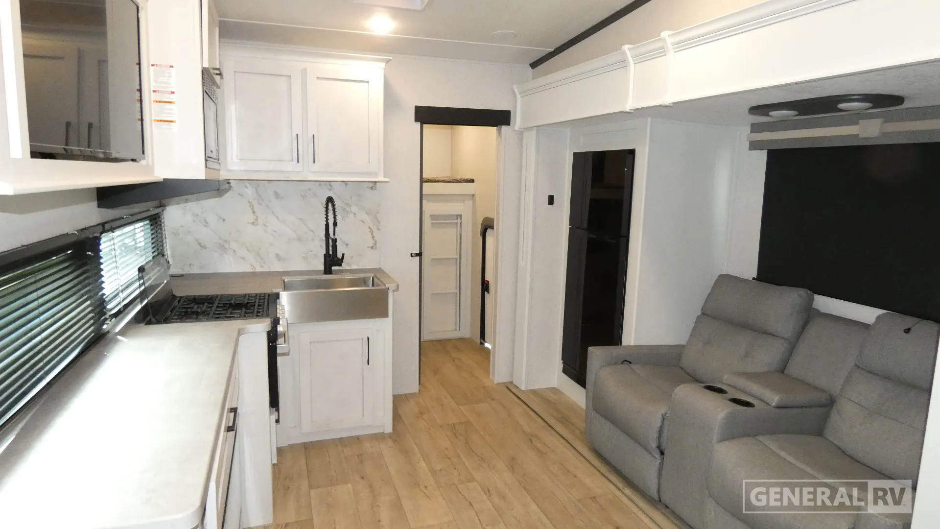 2024 Dutchmen Astoria 298BH - Photo 3