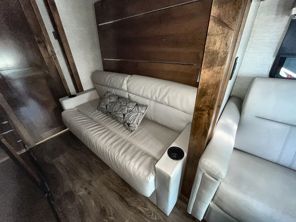 2020 Tiffin Wayfarer 25 RW, Photos photo 3