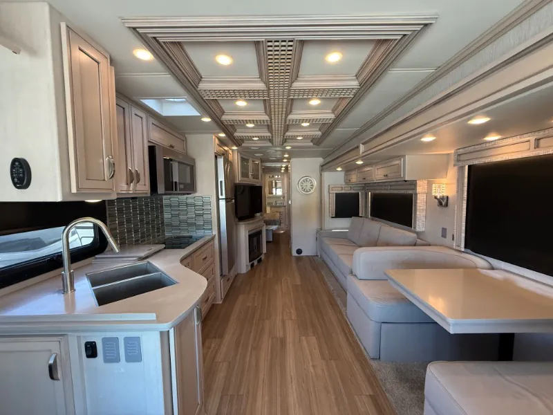2021 Newmar Canyon Star 3710 - Photo 4