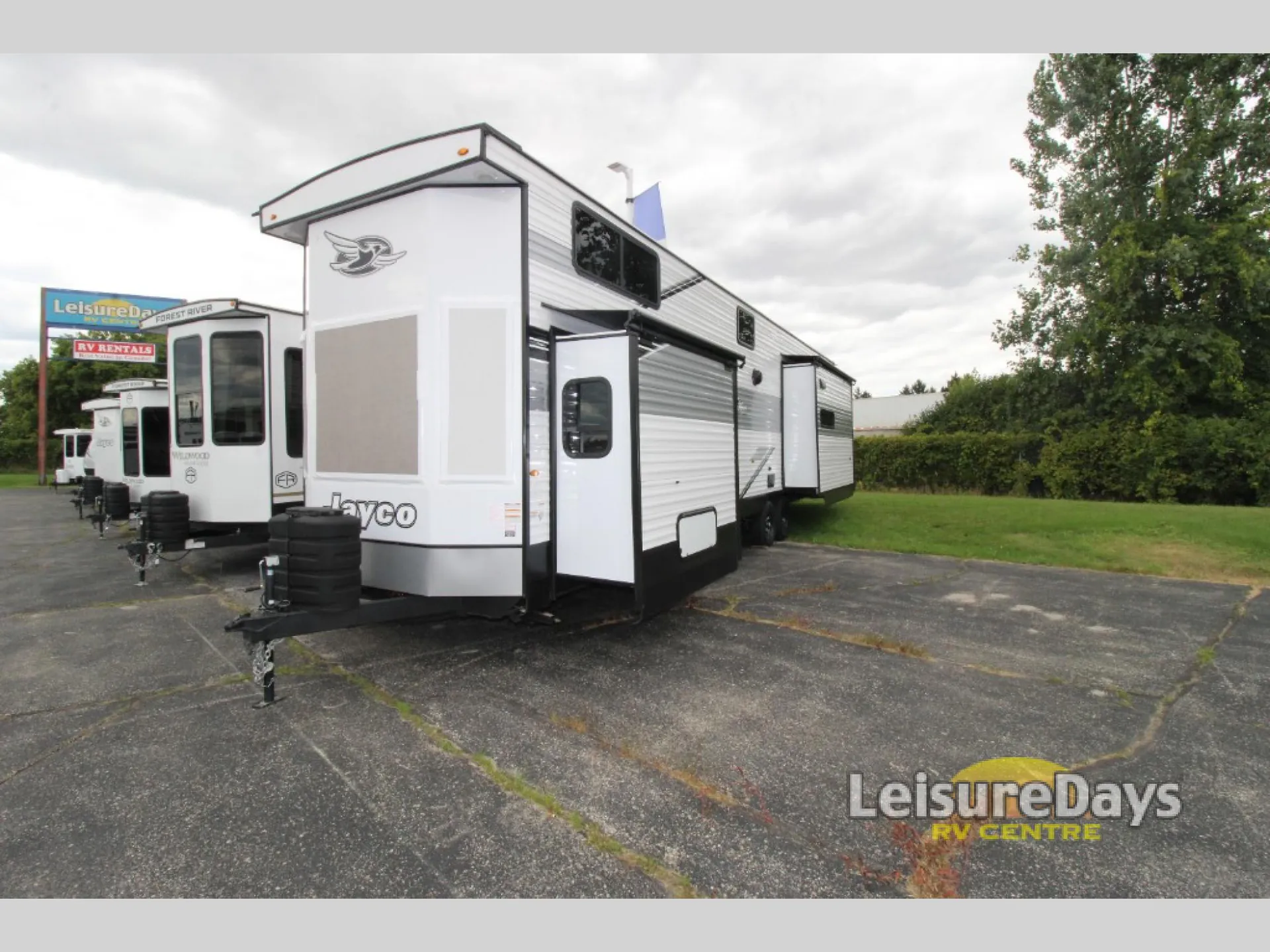 2026 Jayco Jay Flight Bungalow 40DLFT - Photo 3