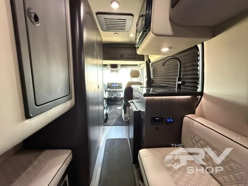2026 OGV Luxury Coach V-Tour 144 New    5RL4A - Photo 2