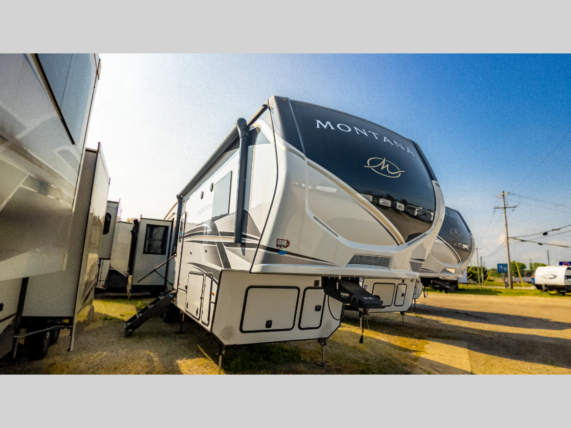 2025 Keystone Montana 3623EB - Photo 2