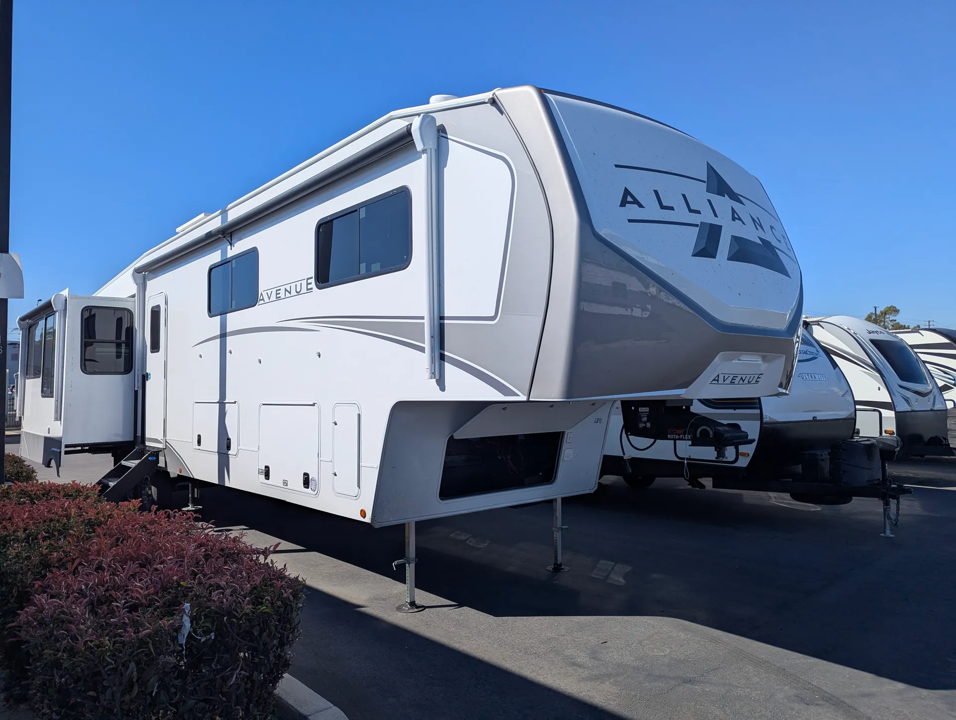 2026 Alliance RV Avenue 39MBR - Photo 2