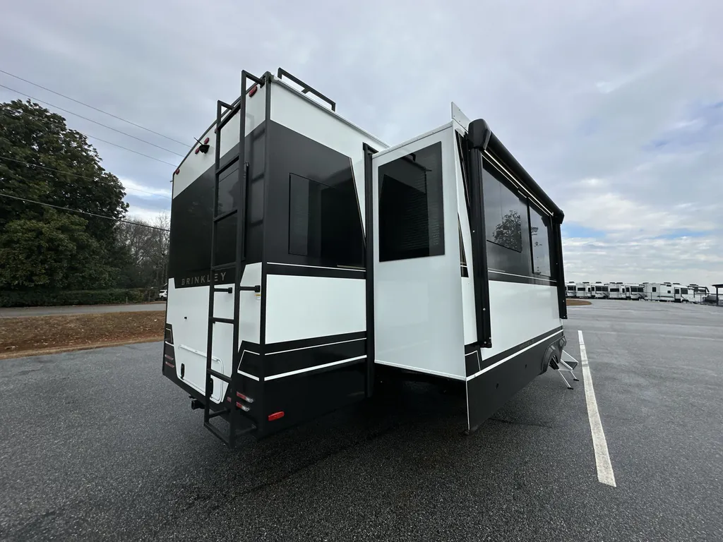 2026 Brinkley Model Z Air 297, Photos photo 5