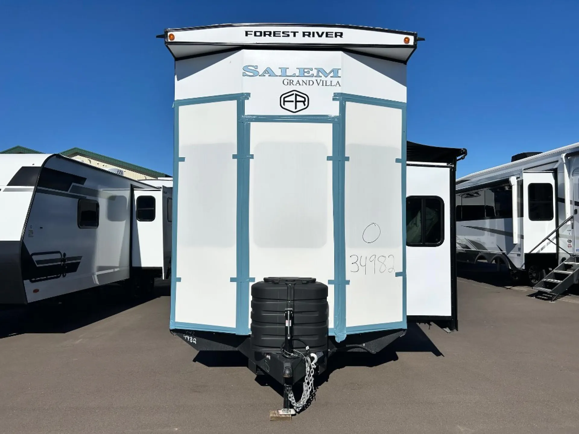 2026 Forest River Salem Grand Villa 44ZEN dealer photo 2 from Willie's RV