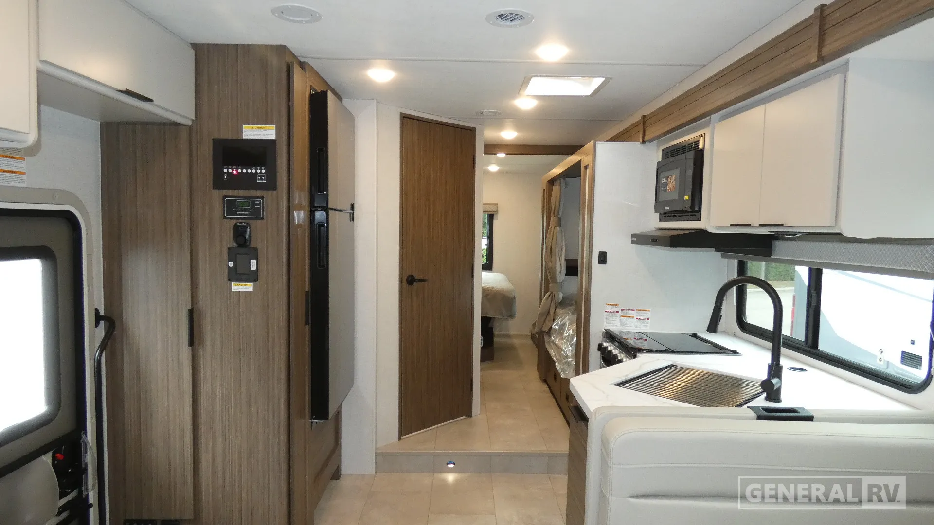 2027 Thor Motor Coach Pasadena SE SL31 - Photo 3