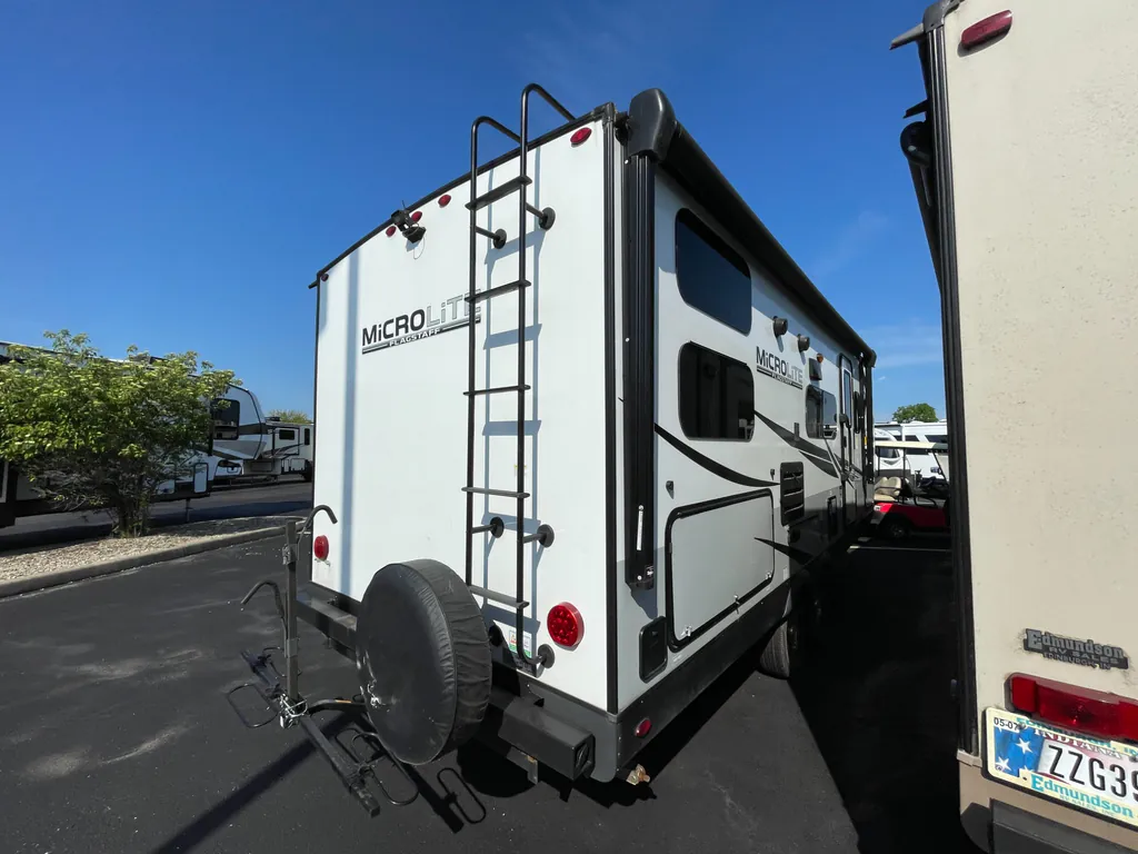 2022 Forest River Flagstaff Micro Lite 25BRDS, Photos photo 18