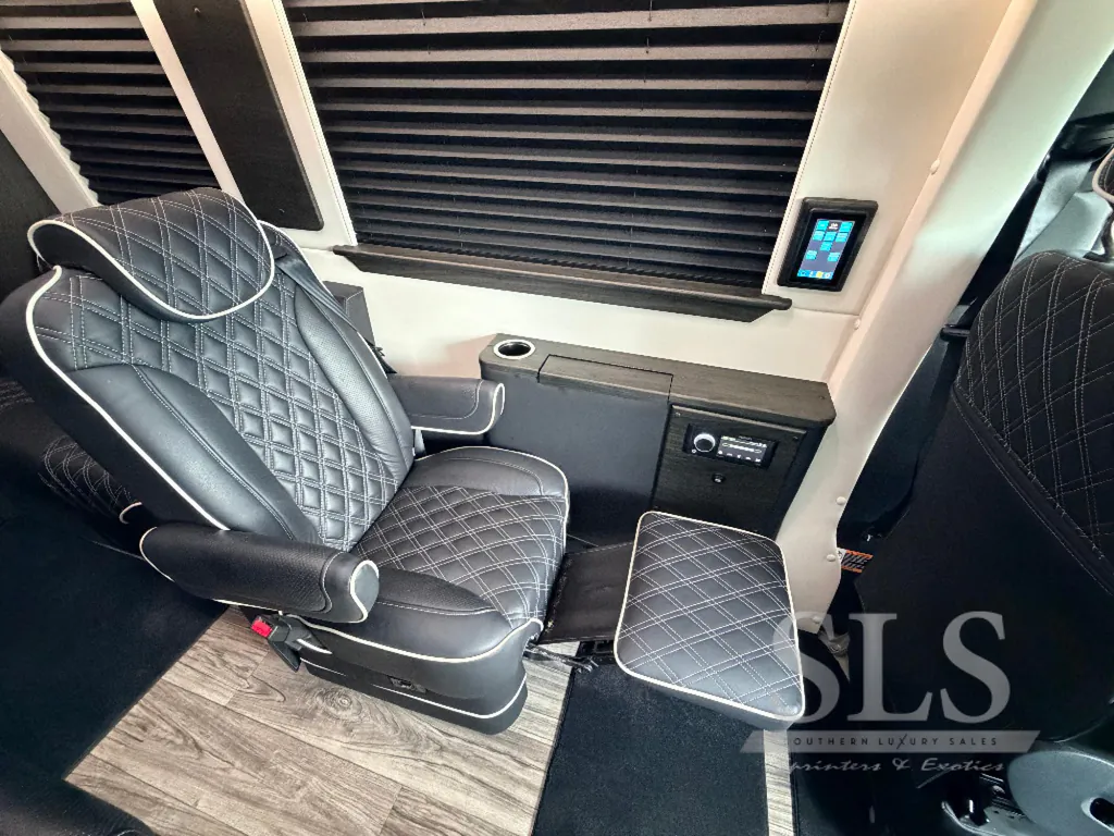 2025 Midwest Automotive Designs Luxe Cruiser D4, Photos photo 28