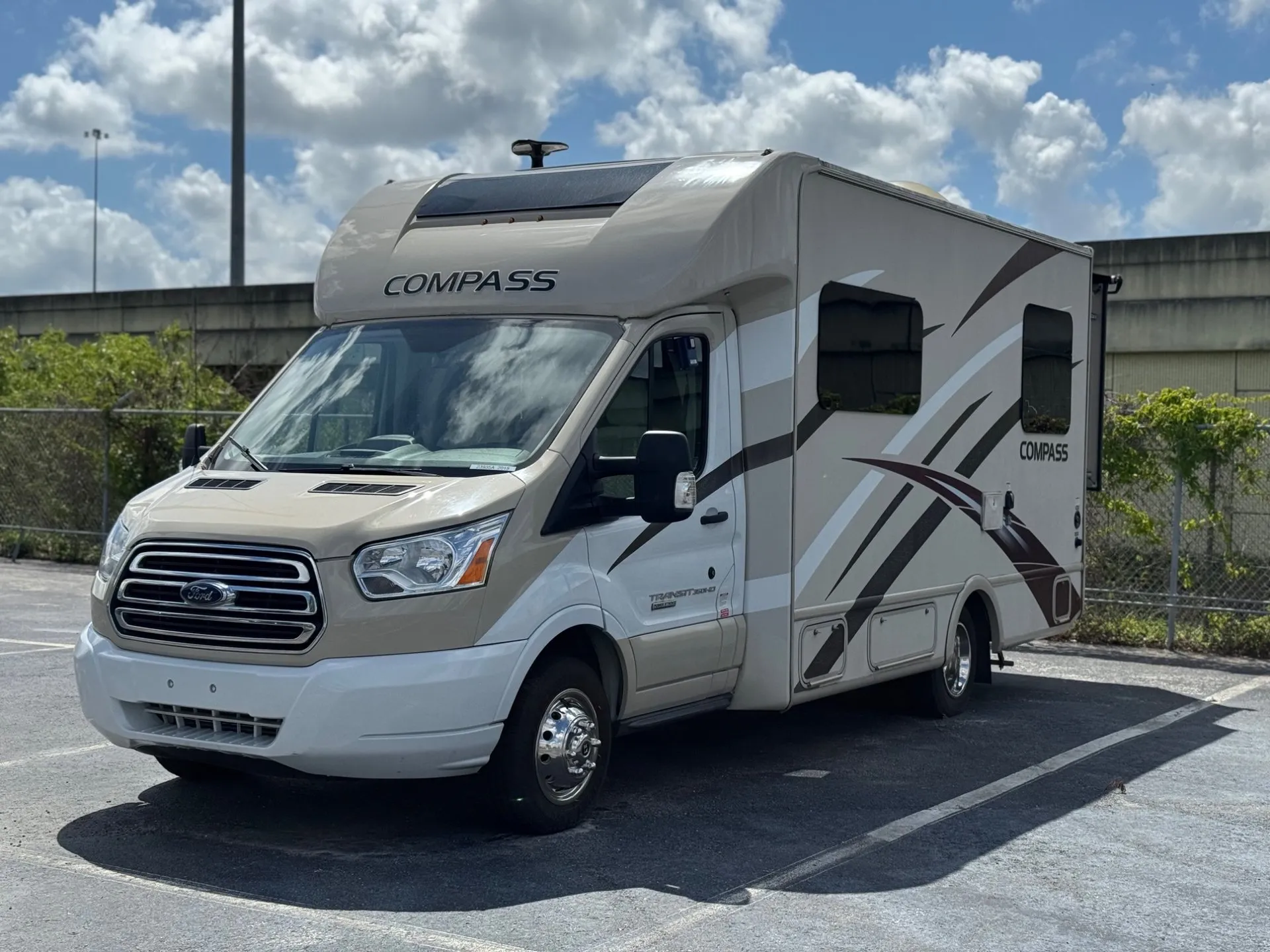 2018 Thor Motor Coach Compass 23TR - Photo 2