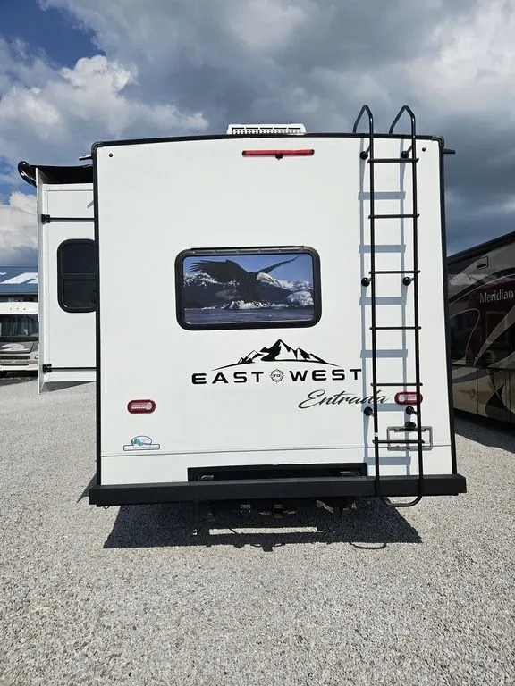 2022 East to West Entrada 2900DS - Photo 3