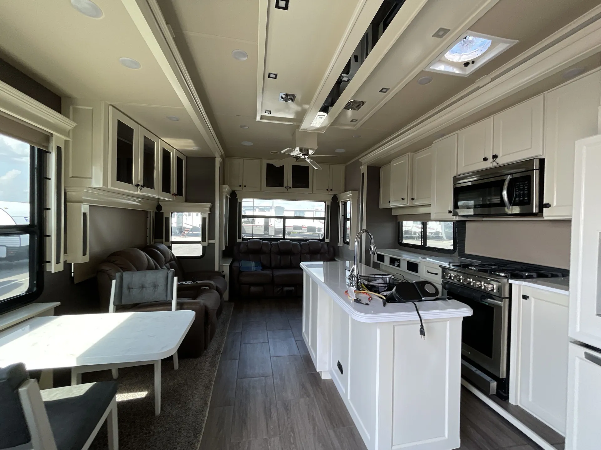 2021 Vanleigh Beacon 39FBB — living area main
