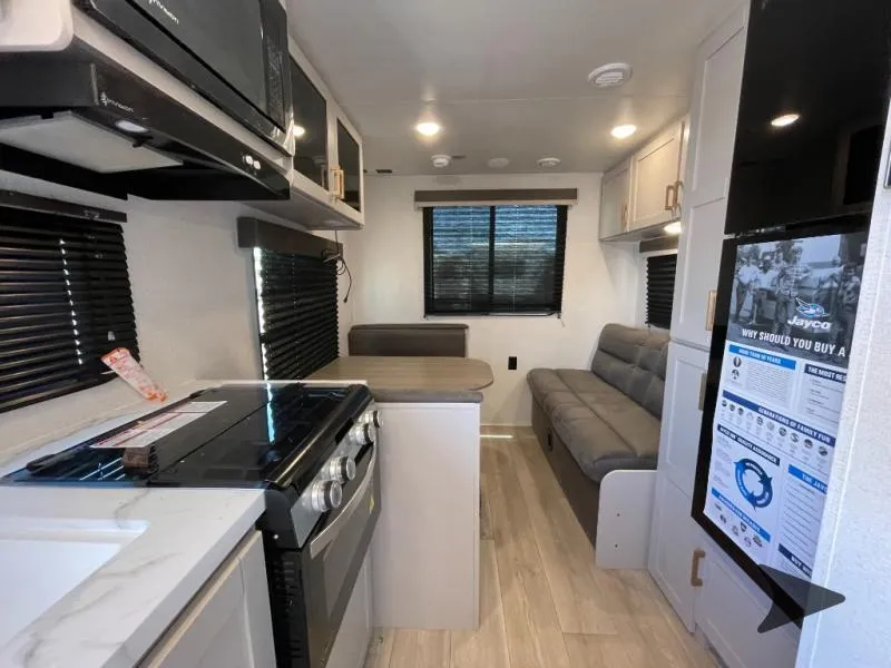 2027 Jayco Jay Flight 210QBW - Photo 3